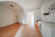 Charmante Altbauwohnung mit zwei Zimmern in sanierungsbedürftigem Zustand-in lebendiger Umgebung