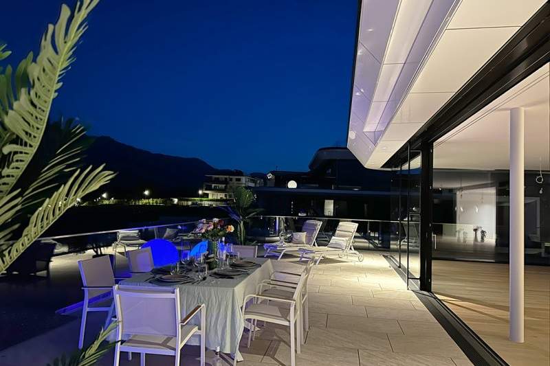 Architektenwohnung mit Infinity-Pool in direkter Seelage, Wohnung-kauf, 1.990.000,€, 9580 Villach Land