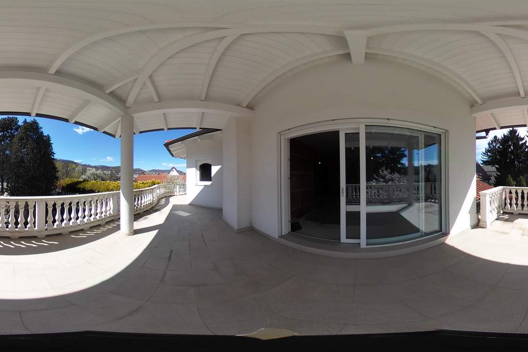 Großzügige Villa in Graz-Straßgang auf sonnigem Grundstück mit hoher Bebauungsdichte!