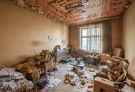 **Hannovermarkt** Renovation Opportunity: 2-Room Period Apartment with Airbnb Potential