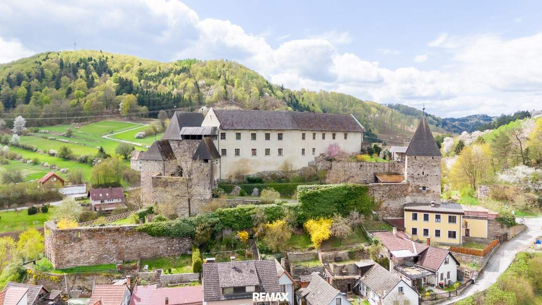 Idyllisches Baugrundstück in schöner Lage mit direktem Blick auf die Burg Krumau - digital vermessen - kein Bauzwang!