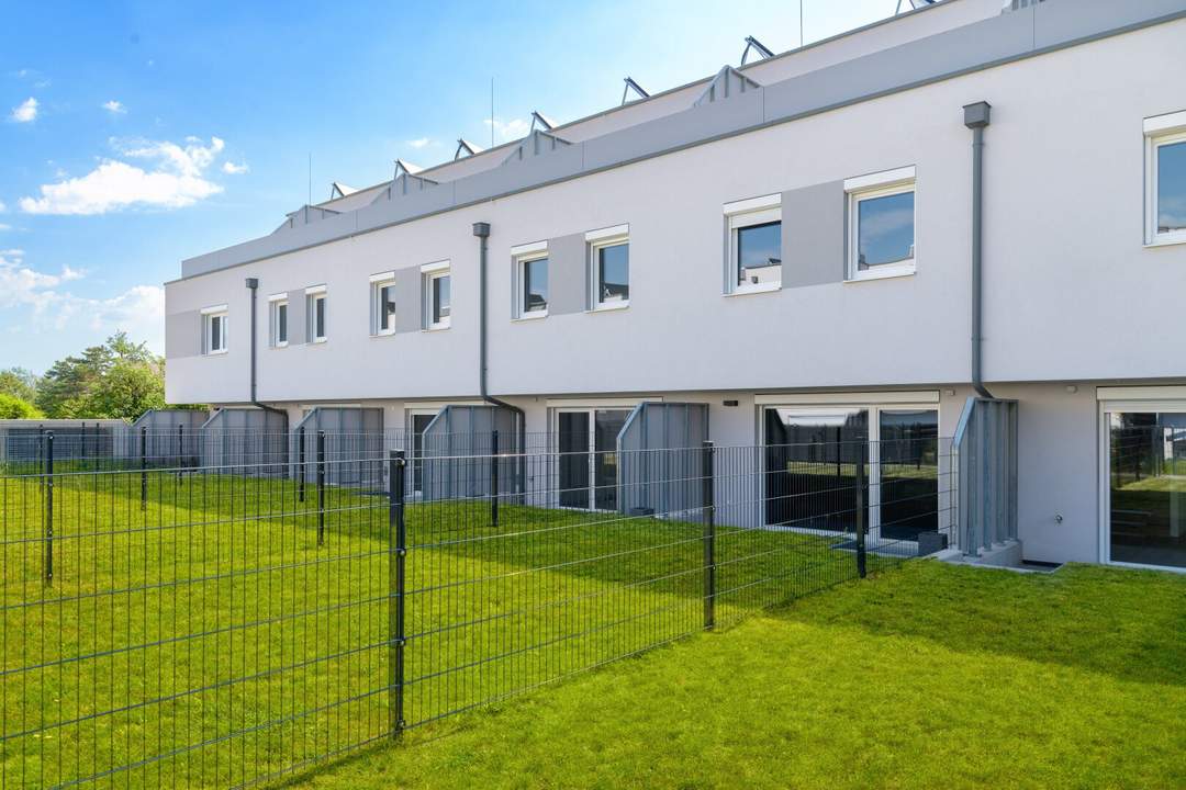 Niedrigenergie-Reihenhaus (Ziegelmassivbau) mit 4,5 Zimmern, Eigengarten, Dachterrasse, Keller u. Garagenplatz, provisionsfrei!