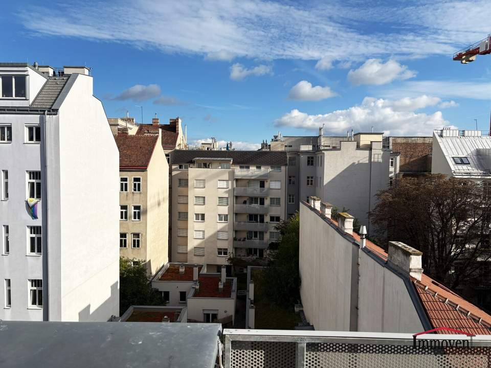 HOFSEITIG - Schöne 4-Zimmerdachgeschosswohnung mit Terrasse und Klimaanlage!