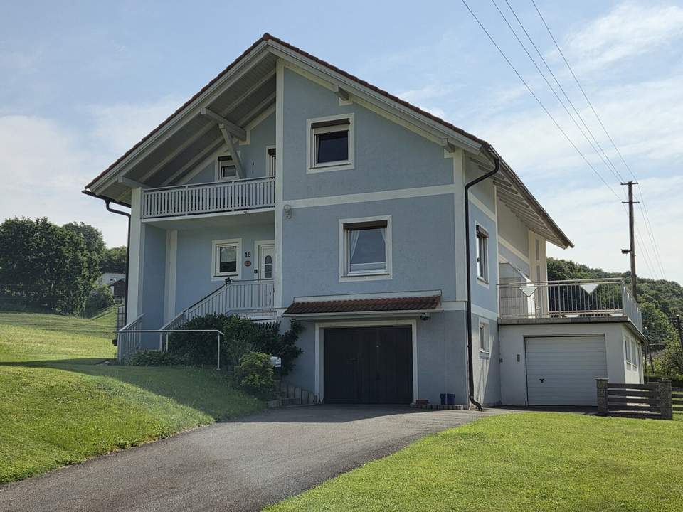 Provisionsfreie Mietwohneinheit in einem Wohnhaus im Obergeschoß in ländlicher Ruhelage.