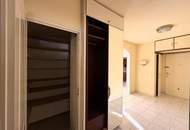 Eine helle, renovierungsbedürftige 3-Zimmer Dachgeschosswohnung &amp; PP // A bright, 3-room attic apartment in need of renovation &amp; parking //