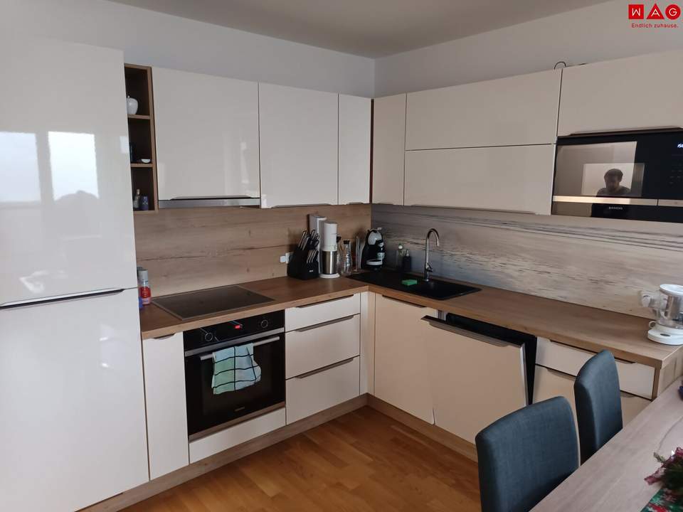 Neubauwohnung in begehrter Lage: herrliche Aussicht im letzten Stockwerk und bequem mit Lift erreichbar! Sonniger Balkon - hoher Wohlfühlfaktor!