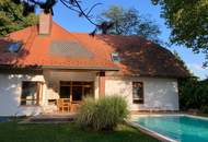 Landhausvilla mit grossem Pool und parkähnlichem Garten in zentraler Villenlage (Provisionsfrei)