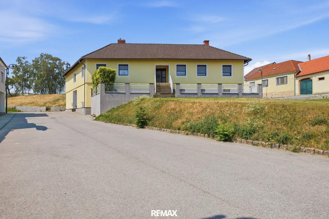 Großzügiges Baumeisterhaus mit uneinsehbarem Innenhof in Mailberg