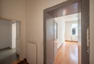 ++Airbnb++ Renovation-Required 2-Room Apartment in Excellent Location