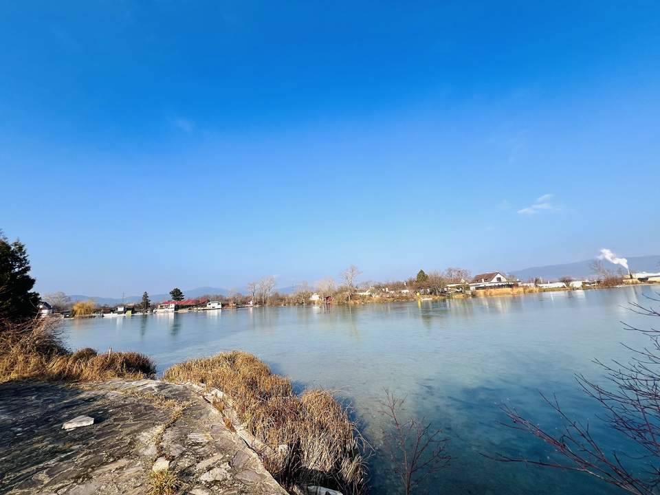 Top Seegrundstück in 2500 Baden