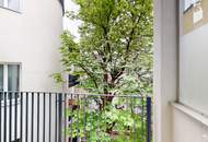 2-Zimmer-Wohnung mit großzügiger Loggia in saniertem Altbau