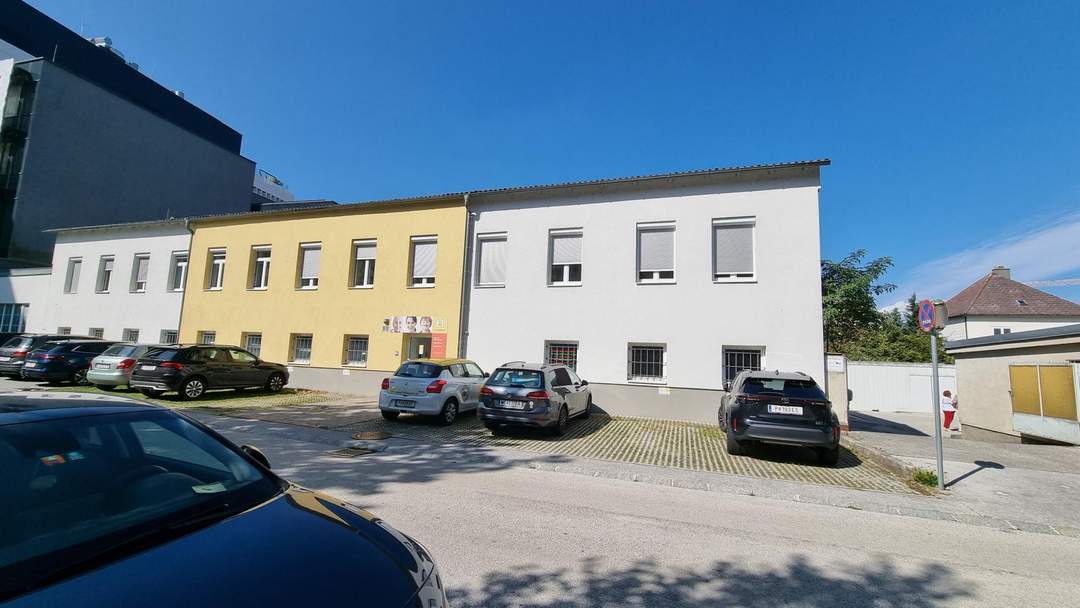 Grosszügiges Büro nahe Regierungsviertel inkl. Parkplätze