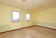 Miethaus mit Parkplätzen im Gewerbegebiet Wiener Neudorf