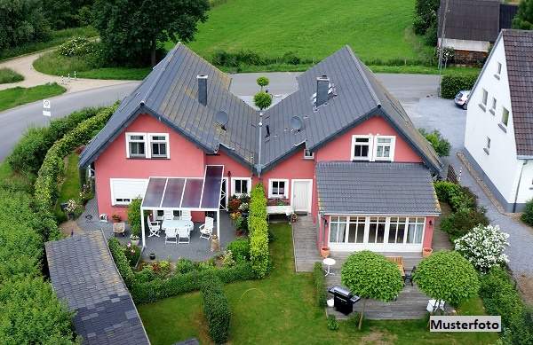 +++ Gepflegte Doppelhaushälfte mit Terrasse, Keller und 2 Stellplätzen +++