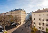 ++Q18++ Renovation-required 2.5-room old building flat with great conversion potential