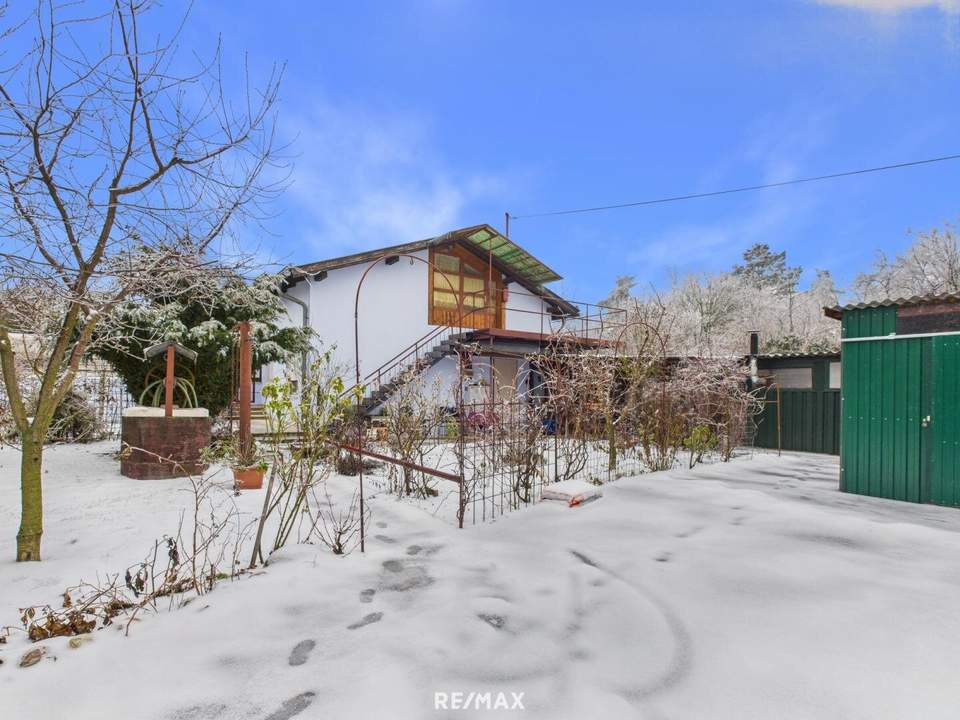 Haus mit 2 Wohneinheiten und ausgebautem Dachgeschoss in Blumau-Neurisshof, Bezirk Baden