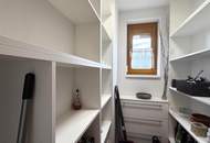Exklusive Wohneinheit im Eckreihenhaus mit Luxusgarten &amp; Pool // Exclusive unit in a corner townhouse with a luxurious garden and pool //