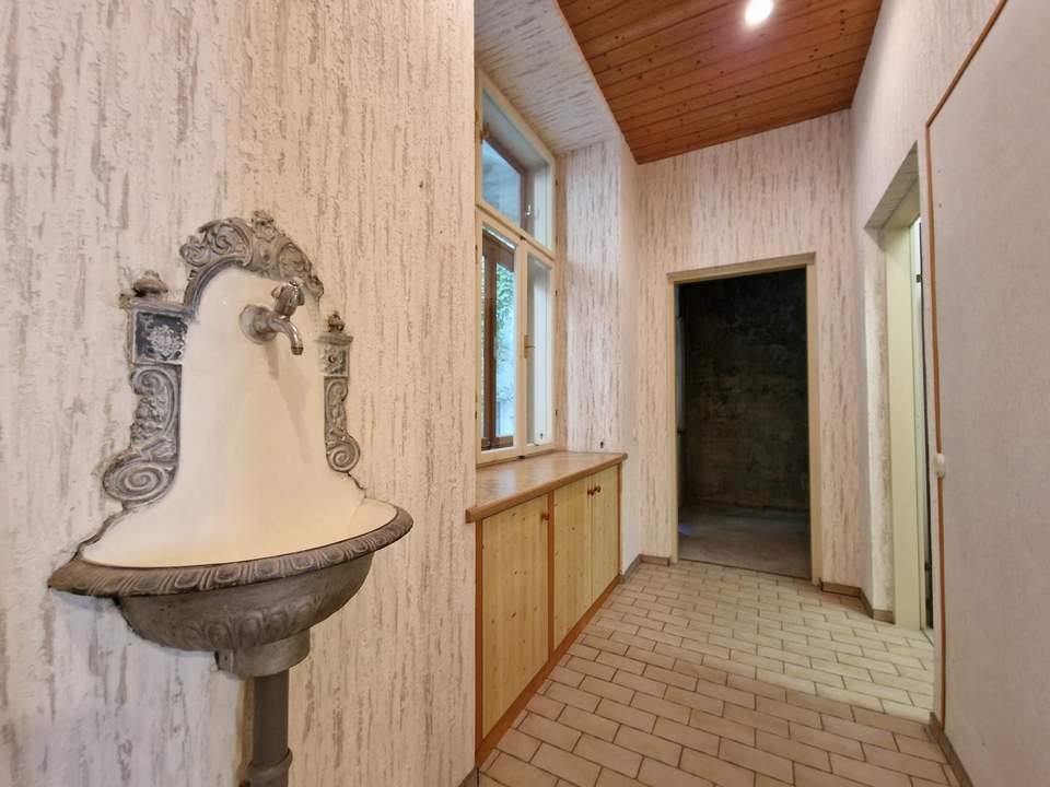Sanierungsbedürftige Altbauwohnung - Nähe U3 Hütteldorferstraße/ Breitensee