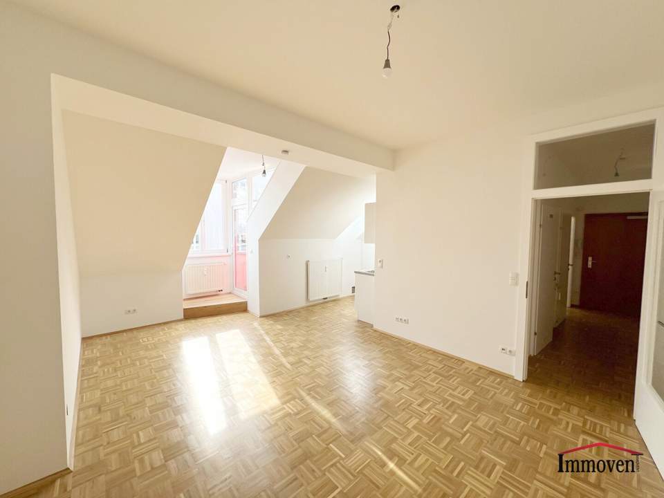 UNBEFRISTET und RUHELAGE - hofseitige, moderne, teilsanierte Dachgeschosswohnung mit Klimaanlage - nahe Karl-Franzens-Universität!