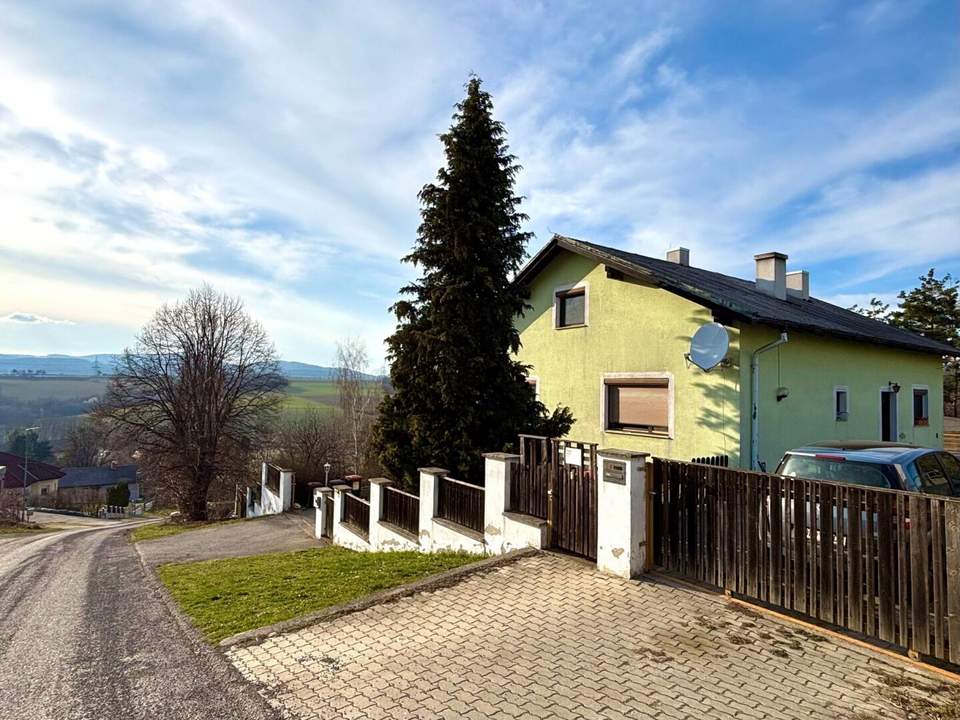 Großzügiges Haus mit 7 Zimmer, 216m² plus Nebengebäuden auf großem Grundstück!