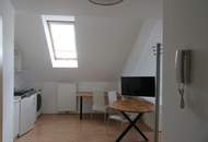 NÄHE U1 – DACHESCHOSS – GARCONNIERE KOMPLETT NEU MÖBLIERT