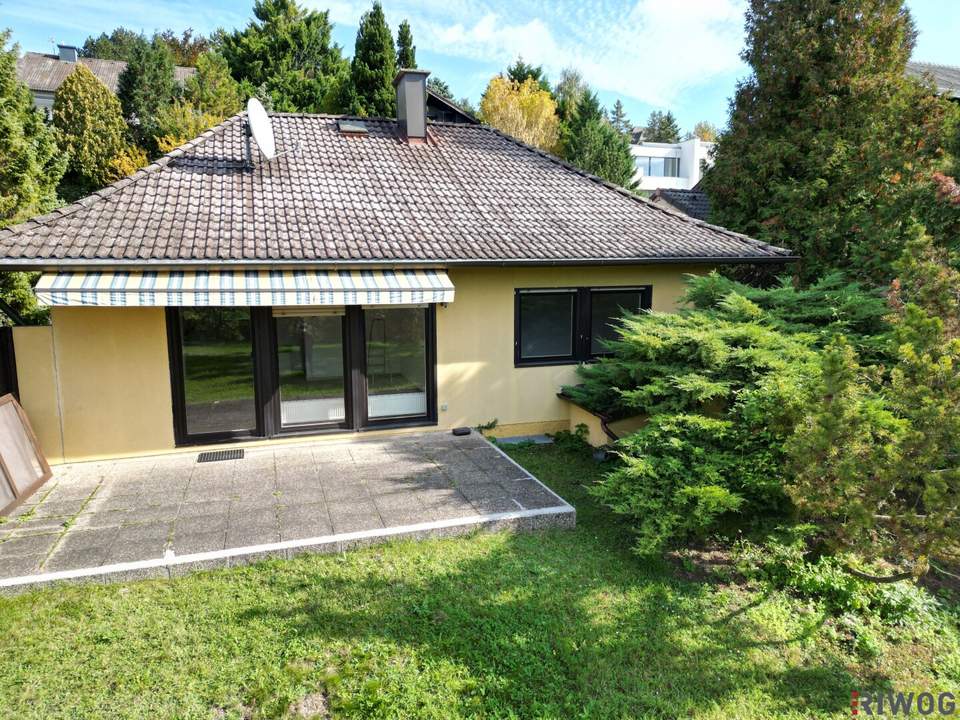 Sonniger Bungalow mit südseitigem Garten inkl. Fernsicht & Pool | neue Einbauküche | Klima | voll unterkellert