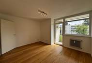 2 Zimmer Wohnung mit 2 Loggias. Neu renoviert.