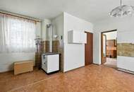 Renovierungsbedürftige Liegenschaft mit zwei Wohneinheiten, Nebengebäuden &amp; Garage!