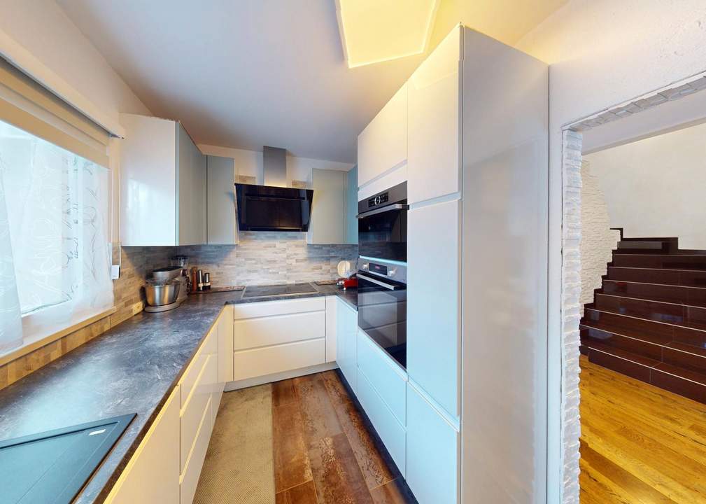 Neuer Preis! Modernisierte 4-Zimmerwohnung mit malerischer Aussicht in Wenns!