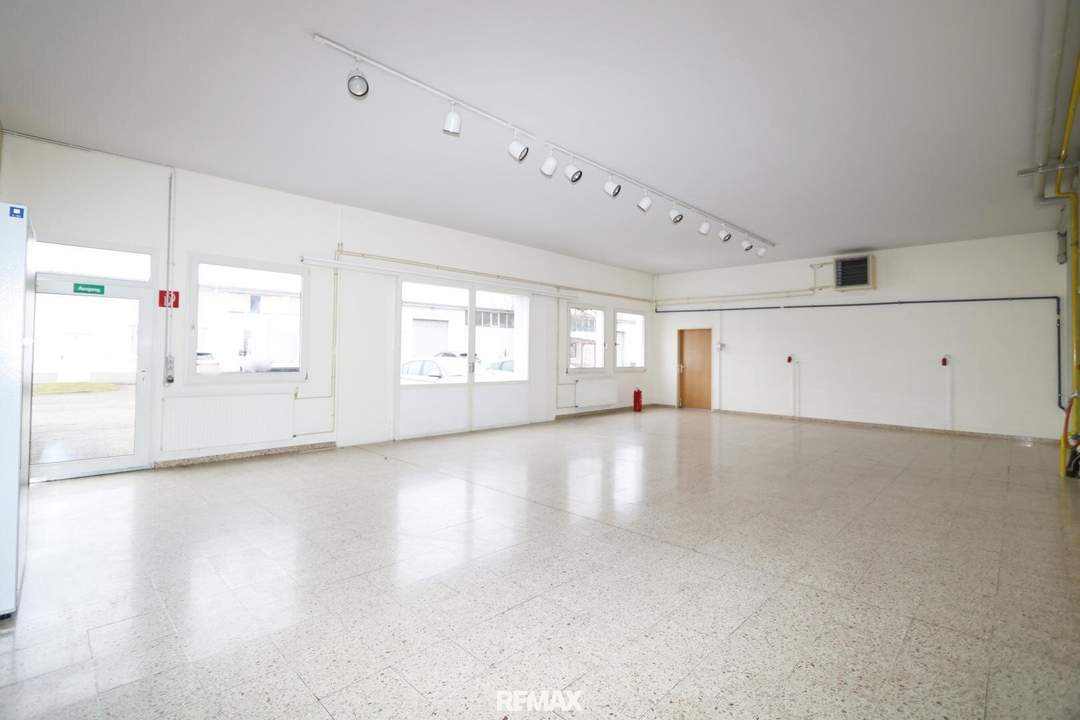 Gewerbeimmobilie - Büro trifft auf vielseitigen Großraum