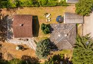 Zwei Häuser. Ein Rückzugsort. Ihre grüne Oase vor den Toren Wiens.