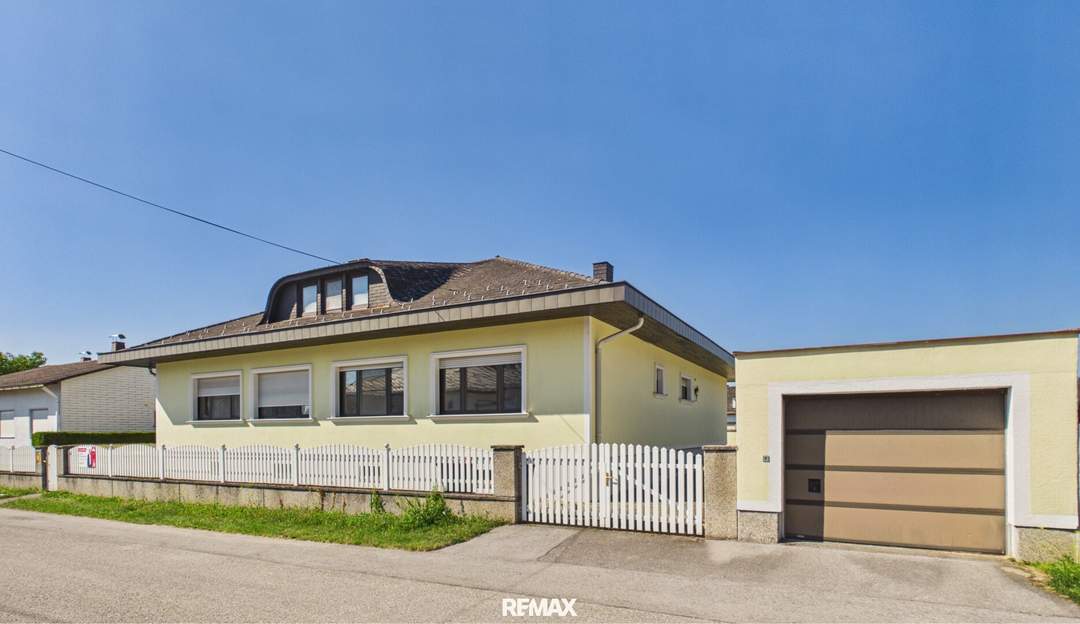 Sehr großer Bungalow mit 2 Terrassen, Keller, Dachausbaureserve, Garage mit 2 Stellplätzen