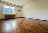 210m zur S-Bahn - 800m zur U3 - Schloss Belvedere ums Eck - Innenhof Loggia - zentrale Lage