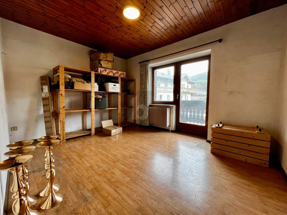 GROSSE CHANCE! VIEL POTENTIAL IN ZENTRALER LAGE MIT BALKON