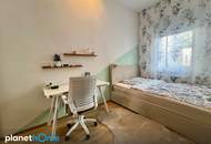 Mitten im Ortskern: Liebevoll renovierte 3-Zimmer-Wohnung mit 2 Parkplätze und barrierefreien Zugang