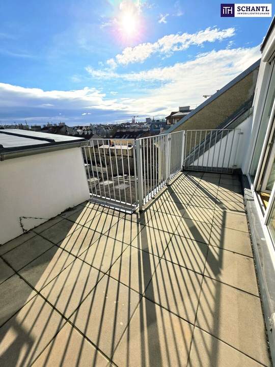Fernblick auf der Terrasse - Weitblick beim Investment! Wohnen im Dachgeschoss mit WOW-Effekt! Traumhaft saniertes Altbauhaus + Hofseitige Terrasse + Tolle Infrastruktur und Anbindung + Lebensqualität pur!