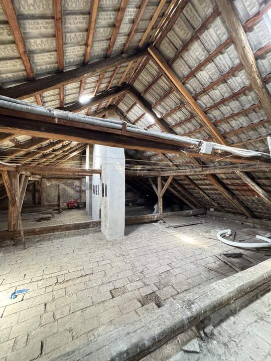 Dachgeschoss - Rohdachboden mit Ausbaupotenzial in absoluter Ruhelage