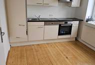 3 geräumige Zimmer, Küche mit Essplatz, Gartennutzung und PKW Stellplatz