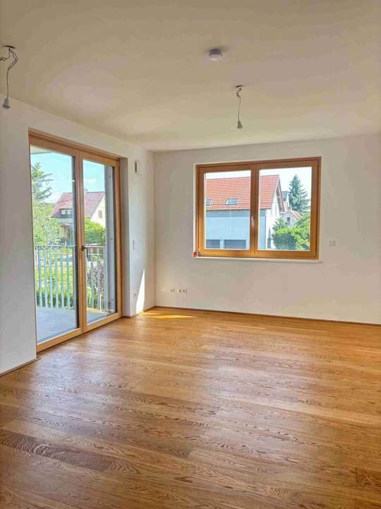 großzügige, helle 2 Zimmer Wohnung mit Balkon und Blick ins Grüne_T19