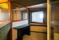 Charmantes Bauernhaus mit großem Grundstück, langgezogenem Hof, 2 Wohnungen und einem Swimmingpool