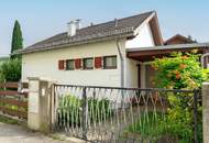Liebenswertes Haus mit liebevoll gestaltetem Blumengarten, Garage und Keller