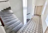 Stark reduziert - Stylischer Wohntraum im Dachgeschoss! Frisch saniert + Ruhelage + Traumhaftes Altbauhaus + Hofseitige Terrasse + U-Bahn ums Eck + Beste Infrastruktur und Anbindung!