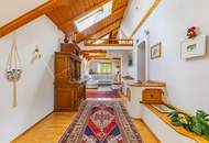 Sonniges Familienhaus in erhöhter Lage – Stadthaus mit Garten und Terrassen in Hollabrunn!