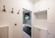 ++Q18++ Renovation-needed 3-room old building flat, lots of potential