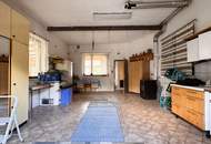 Zweifamilienhaus mit Charme – Top-saniert mit Garten & Pool