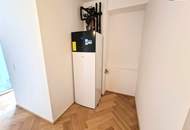 ***Altbau trifft Moderne – hochwertig sanierte 3-Zimmer-Wohnung mit Klimaanlage, Luftwärmepumpe, hofseitiger Terrasse &amp; edler Ausstattung***