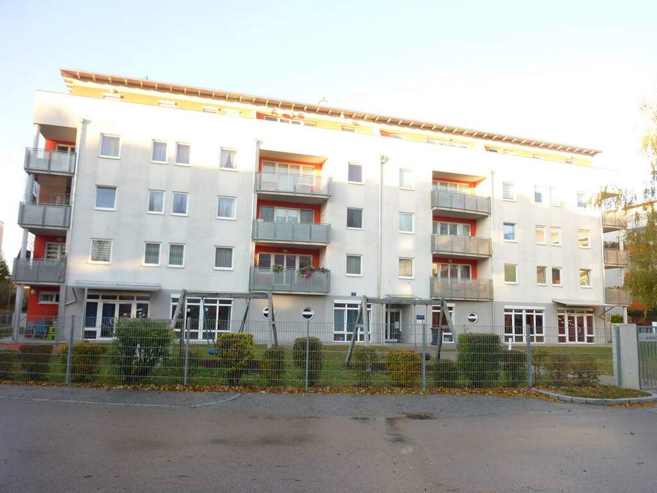 sanierte 3-Zimmer-Wohnung im Dachgeschoß mit Terrasse