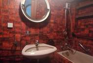 Teilsanierte Endreihenhaushälfte in Schwaz – Stadtrandlage, schöner Garten