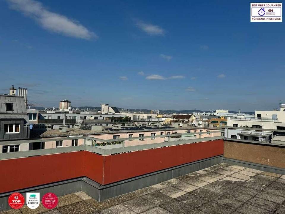 Lichtdurchflutete neu renovierte Wohnung