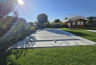 Wohnkomfort trifft Natur – Modernes Holzriegelhaus mit Pool und Garten auf Baurechtsgrund in Krenstetten
